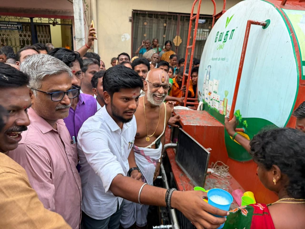During the Srirangam chariot festival